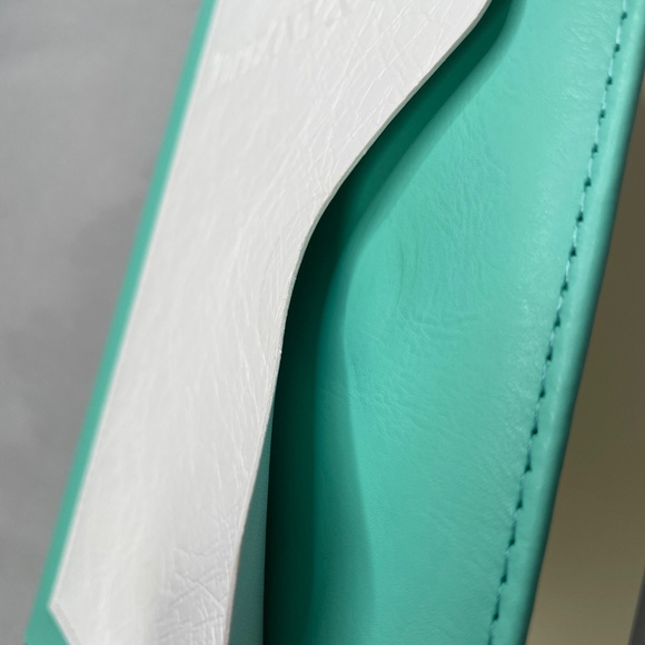 Tiffany VIP Notebook Journal with Magnetic Closure - Picture 4 of 11